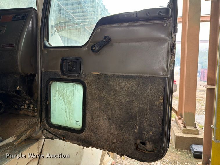 image for item FH6349 2007 Kenworth T300 refuse truck