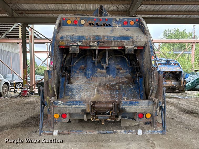 image for item FH6393 2012 Kenworth T370 refuse truck