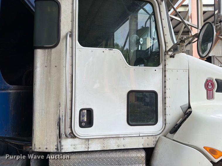 image for item FH6393 2012 Kenworth T370 refuse truck