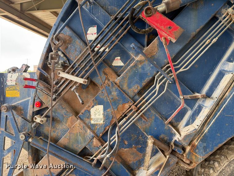image for item FH6393 2012 Kenworth T370 refuse truck