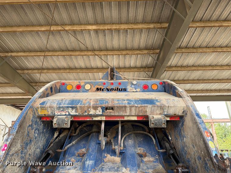 image for item FH6393 2012 Kenworth T370 refuse truck