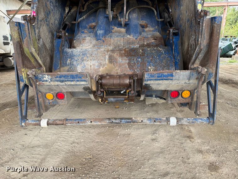 image for item FH6393 2012 Kenworth T370 refuse truck