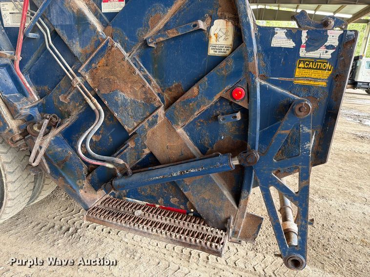 image for item FH6393 2012 Kenworth T370 refuse truck