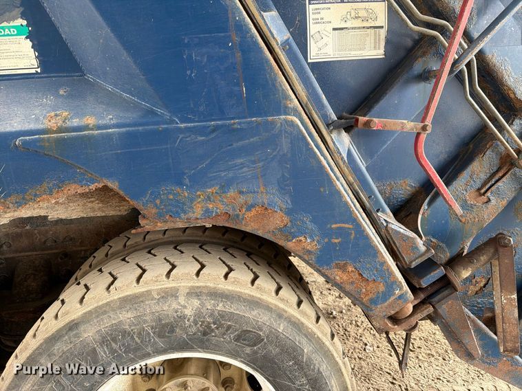 image for item FH6393 2012 Kenworth T370 refuse truck