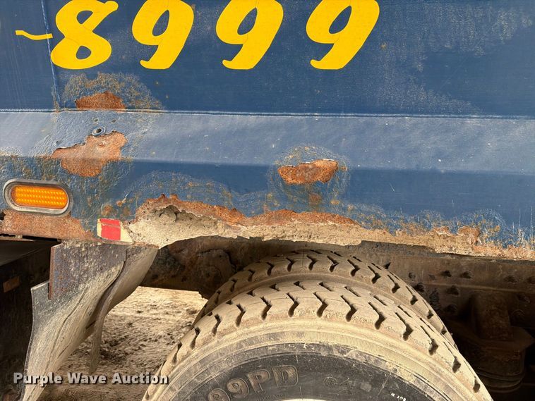 image for item FH6393 2012 Kenworth T370 refuse truck
