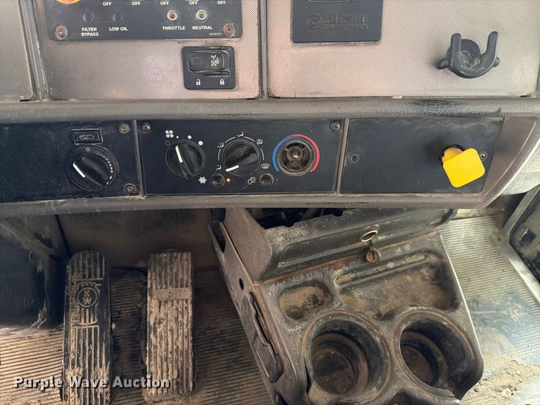image for item FH6393 2012 Kenworth T370 refuse truck