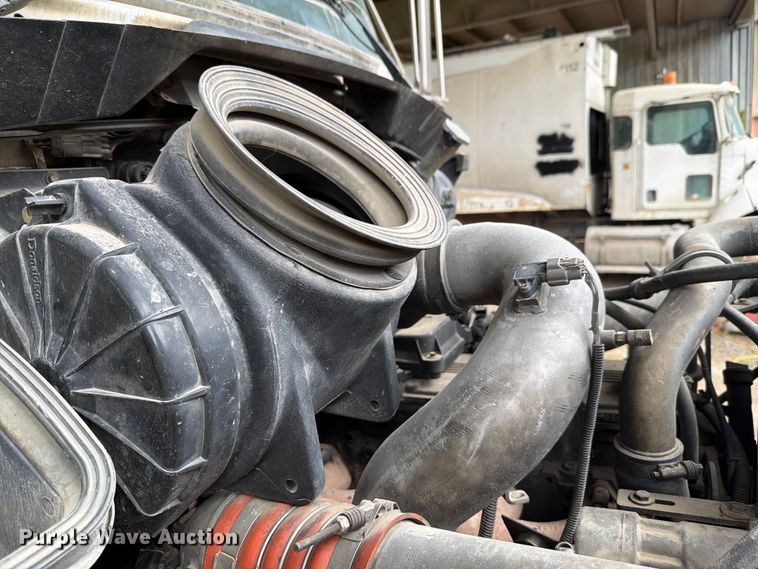 image for item FH6393 2012 Kenworth T370 refuse truck