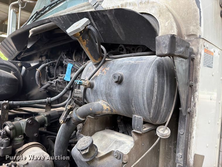 image for item FH6393 2012 Kenworth T370 refuse truck