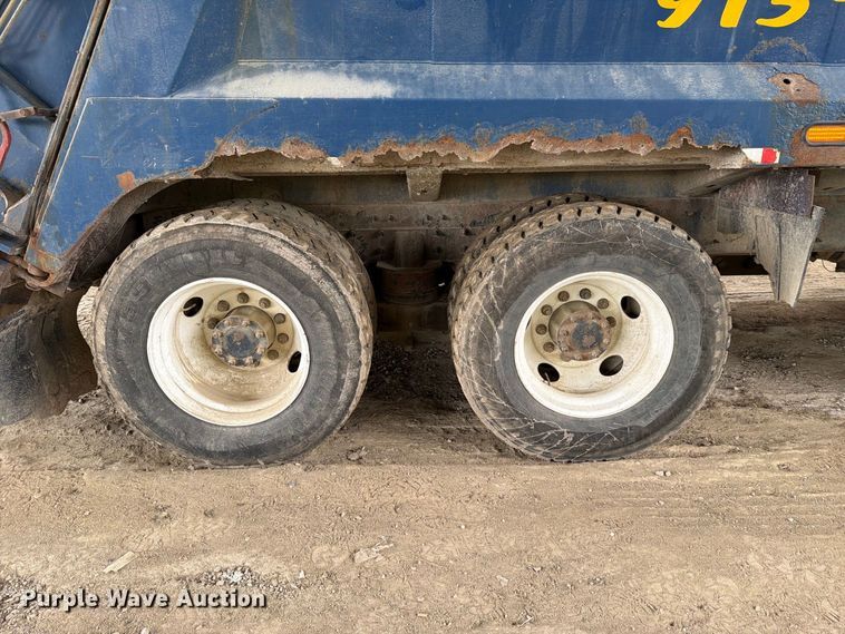 image for item FH6393 2012 Kenworth T370 refuse truck