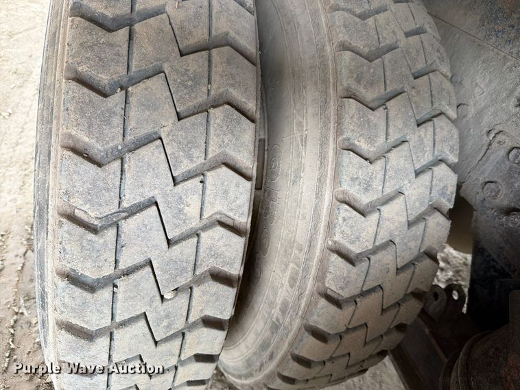 image for item FH6393 2012 Kenworth T370 refuse truck