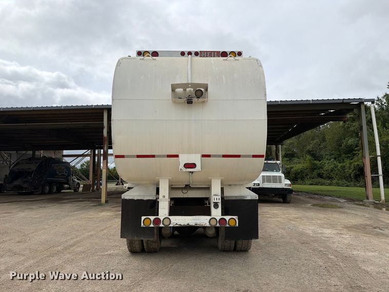 image for item FH6440 2000 Peterbilt 320 refuse truck