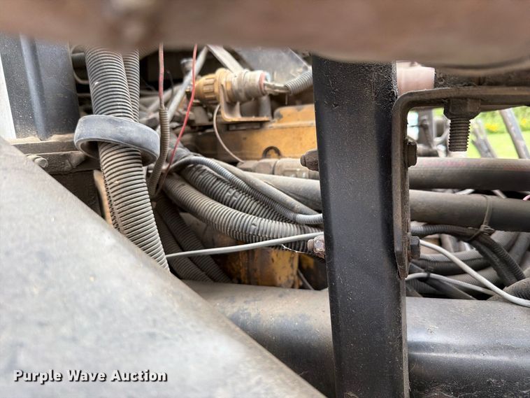 image for item FH6440 2000 Peterbilt 320 refuse truck