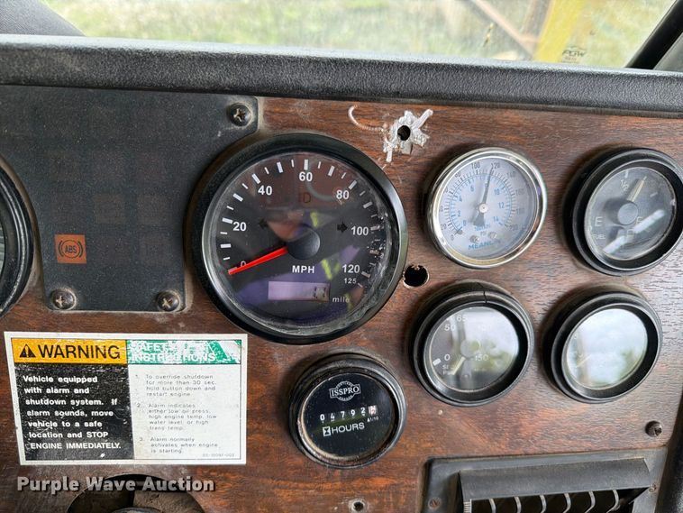 image for item FH6440 2000 Peterbilt 320 refuse truck