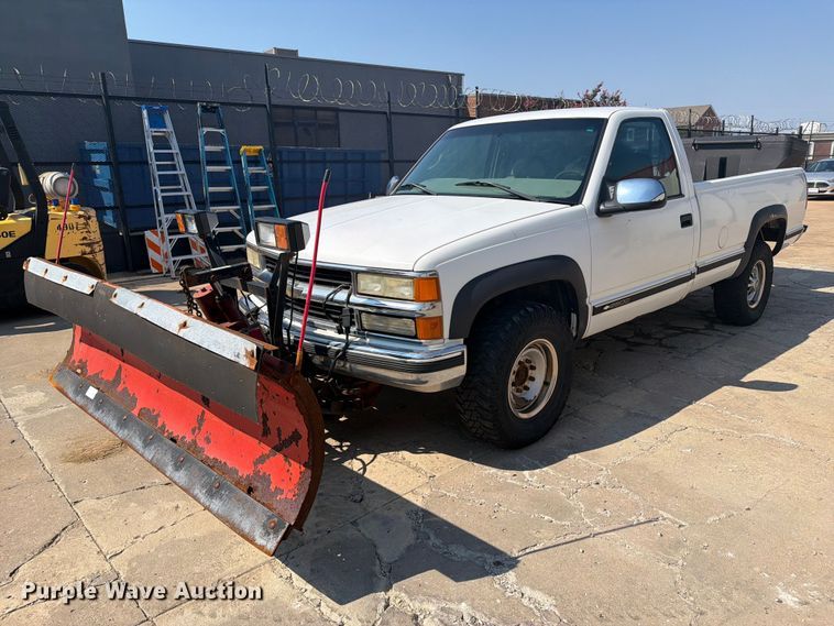 2000 Chevrolet K2500 pickup truck