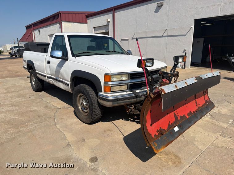 image for item FI0429 2000 Chevrolet K2500 pickup truck