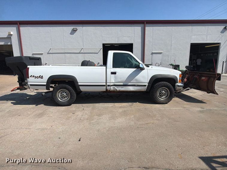 image for item FI0429 2000 Chevrolet K2500 pickup truck
