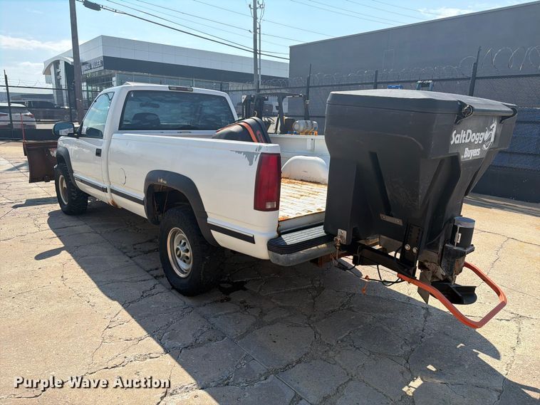 image for item FI0429 2000 Chevrolet K2500 pickup truck