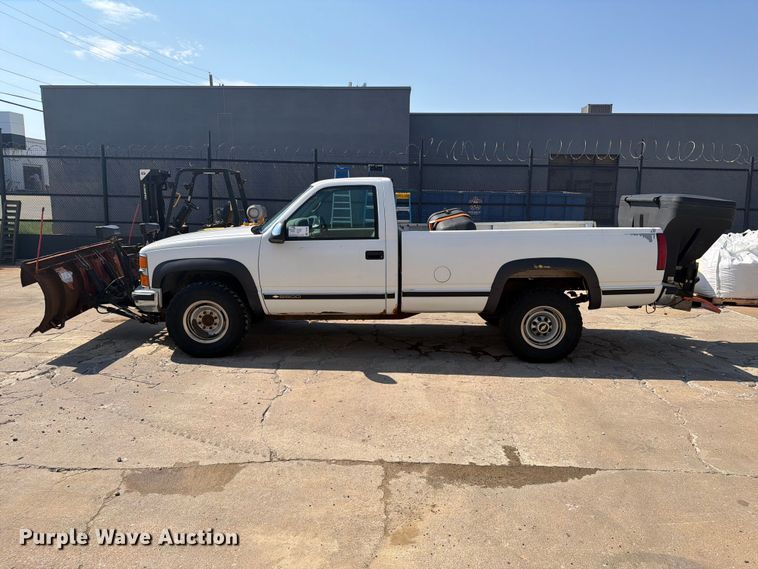 image for item FI0429 2000 Chevrolet K2500 pickup truck