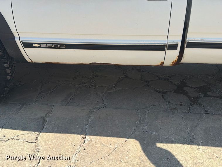 image for item FI0429 2000 Chevrolet K2500 pickup truck