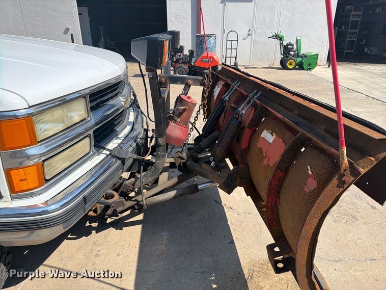 image for item FI0429 2000 Chevrolet K2500 pickup truck