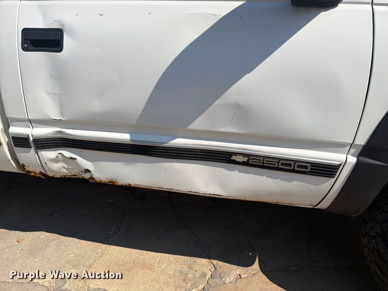image for item FI0429 2000 Chevrolet K2500 pickup truck