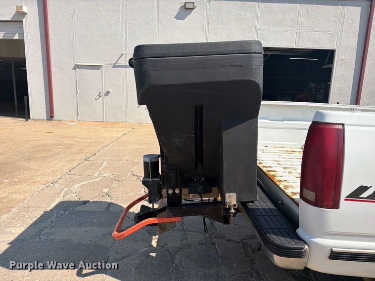 image for item FI0429 2000 Chevrolet K2500 pickup truck