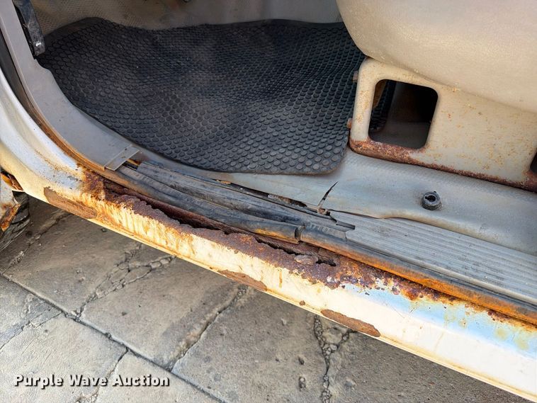 image for item FI0429 2000 Chevrolet K2500 pickup truck