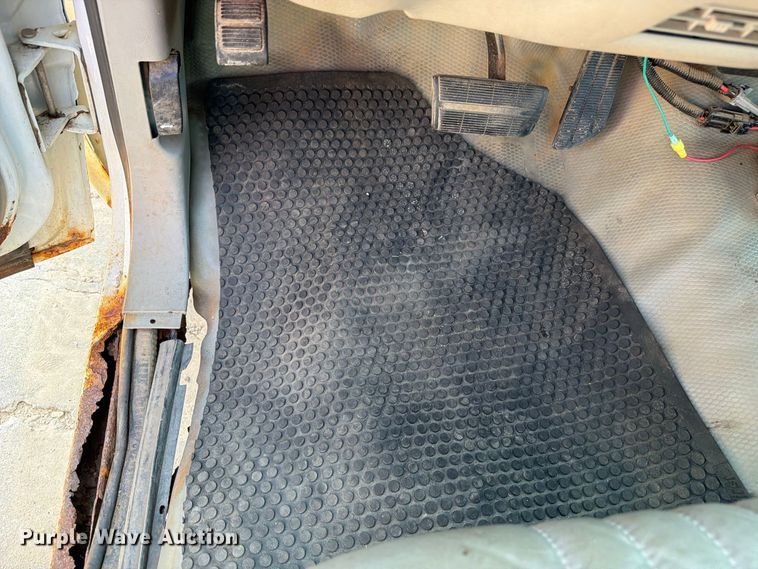 image for item FI0429 2000 Chevrolet K2500 pickup truck