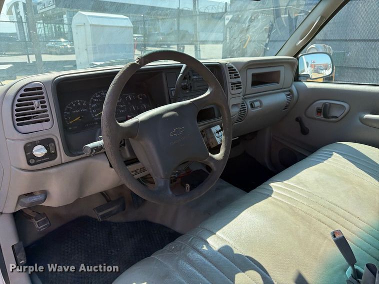 image for item FI0429 2000 Chevrolet K2500 pickup truck