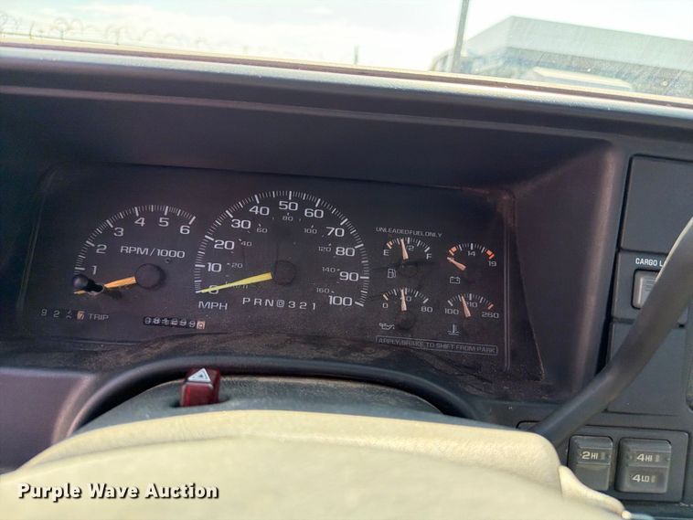 image for item FI0429 2000 Chevrolet K2500 pickup truck