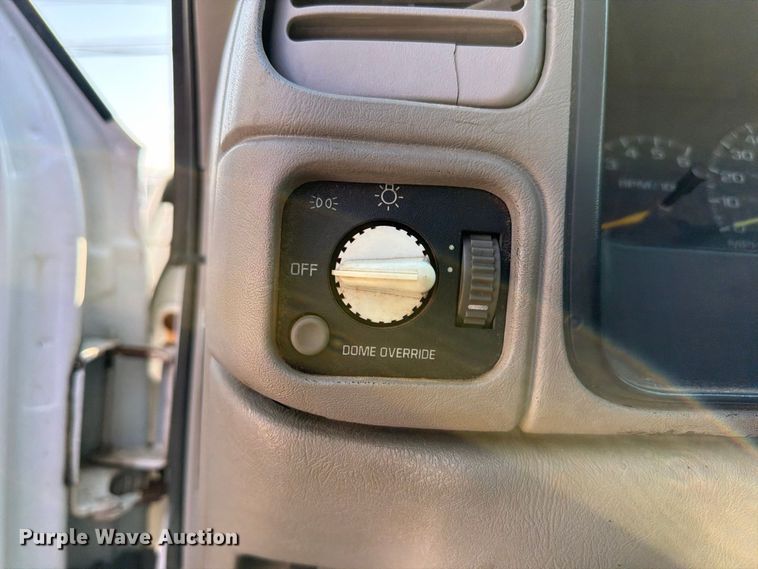 image for item FI0429 2000 Chevrolet K2500 pickup truck