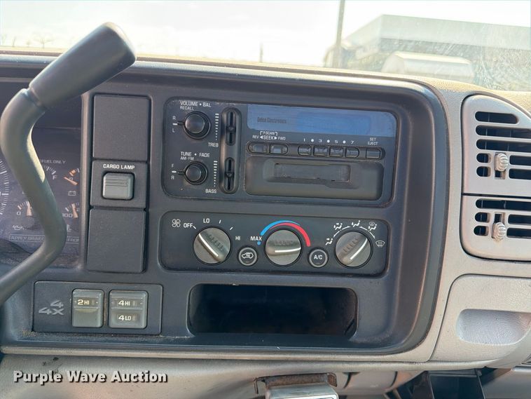 image for item FI0429 2000 Chevrolet K2500 pickup truck
