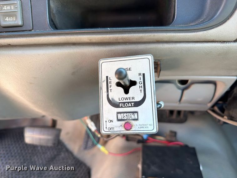 image for item FI0429 2000 Chevrolet K2500 pickup truck