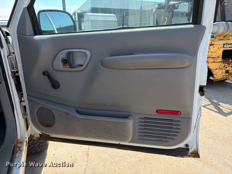 image for item FI0429 2000 Chevrolet K2500 pickup truck