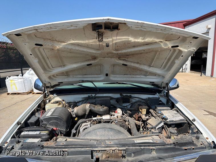 image for item FI0429 2000 Chevrolet K2500 pickup truck