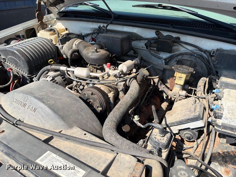 image for item FI0429 2000 Chevrolet K2500 pickup truck