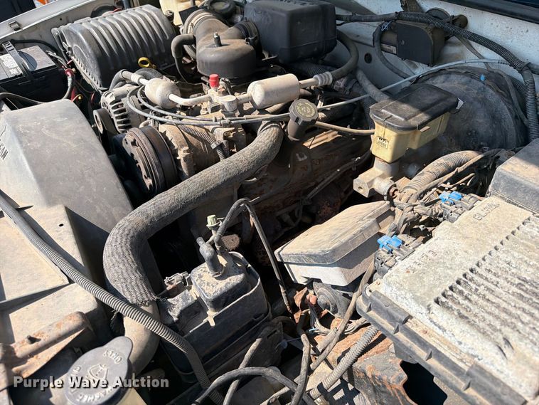 image for item FI0429 2000 Chevrolet K2500 pickup truck