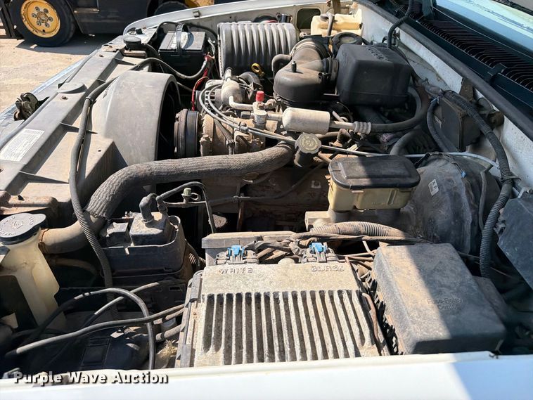 image for item FI0429 2000 Chevrolet K2500 pickup truck