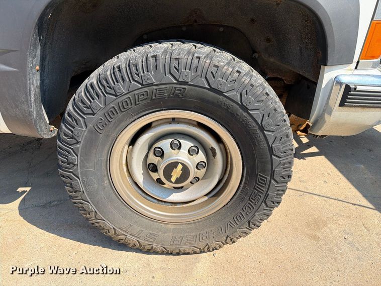 image for item FI0429 2000 Chevrolet K2500 pickup truck
