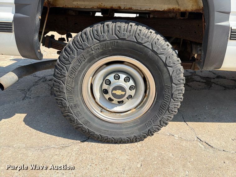 image for item FI0429 2000 Chevrolet K2500 pickup truck
