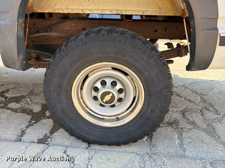 image for item FI0429 2000 Chevrolet K2500 pickup truck
