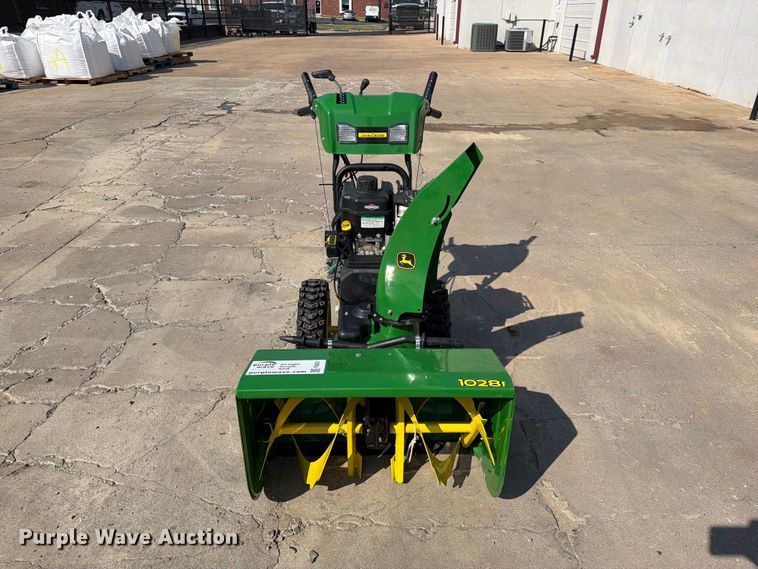 image for item FI0431 John Deere 1028E snow blower