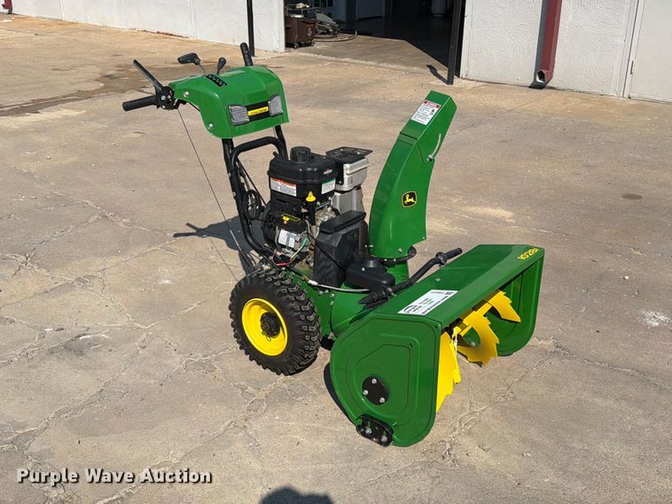 image for item FI0431 John Deere 1028E snow blower