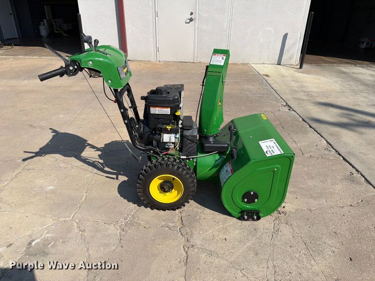 image for item FI0431 John Deere 1028E snow blower