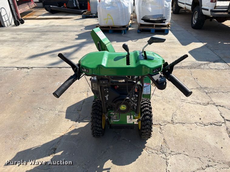 image for item FI0431 John Deere 1028E snow blower