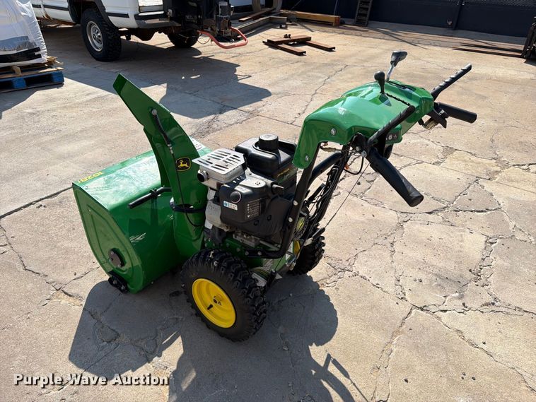 image for item FI0431 John Deere 1028E snow blower