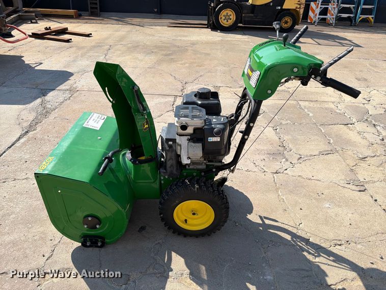 image for item FI0431 John Deere 1028E snow blower