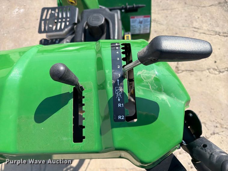 image for item FI0431 John Deere 1028E snow blower