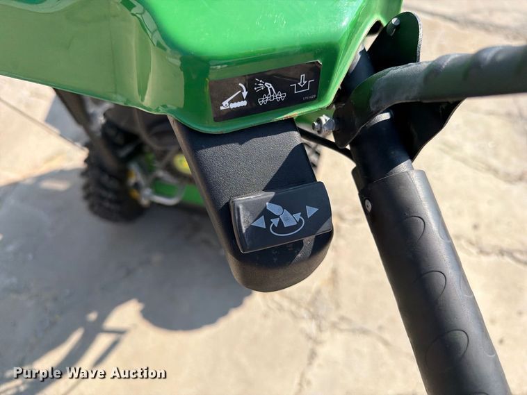 image for item FI0431 John Deere 1028E snow blower