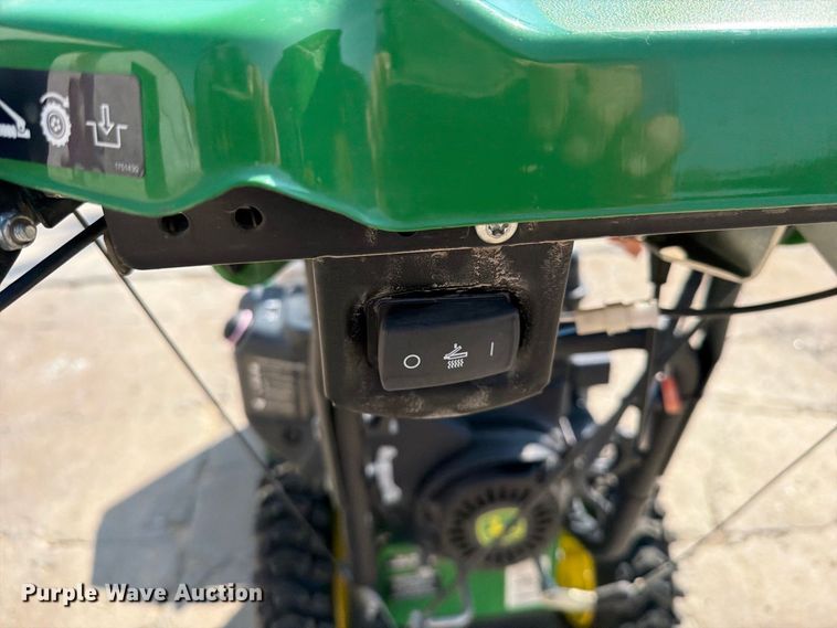 image for item FI0431 John Deere 1028E snow blower
